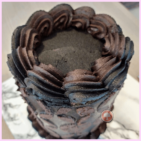 Genache Cake Piping - Insta 1 (1) 20 Easy Cake Piping Techniques - CakeLovesMe - Piping for Cakes, Cake Trends, New Cake Designs! - cake piping -