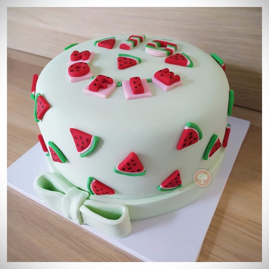 How to make a Watermelon Cake - So adorable! - CakeLovesMe - Cake Baking Tips and Tricks - diy cake board -