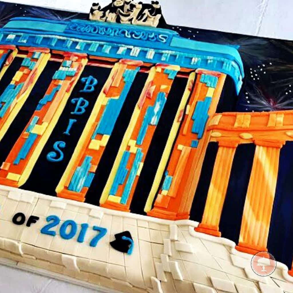 Historic Graduation Cake Ideas - Class of 2017 Brandenburg Gate - CakeLovesMe - New Cake Designs!, Cake Trends, Piping for Cakes, Special Occasion Cakes - fault line cake design -