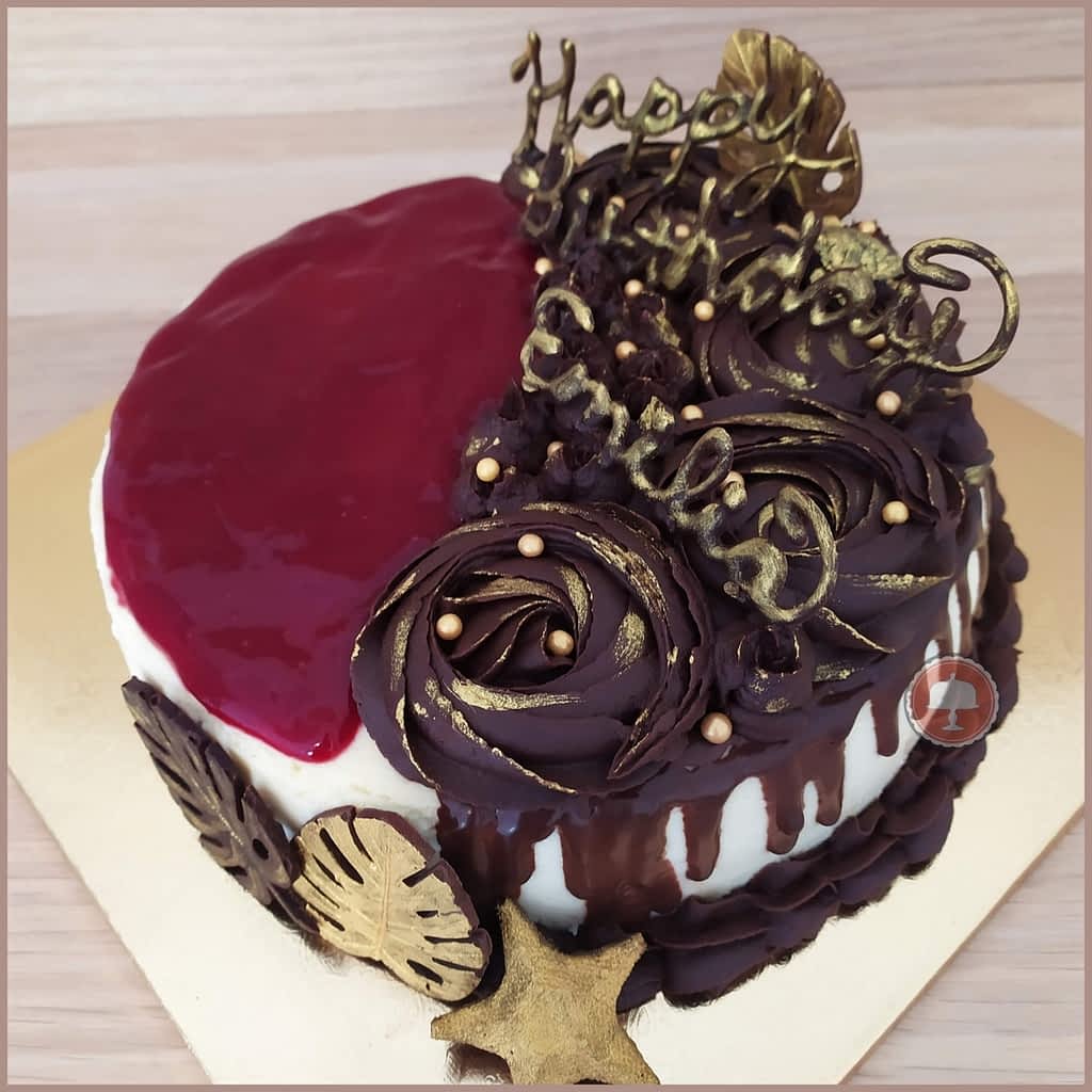 Heavenly Cheesecake with Chocolate Ganache: How To Guide - CakeLovesMe - New Cake Designs!, Cake Trends, Piping for Cakes, Special Occasion Cakes - fault line cake design -