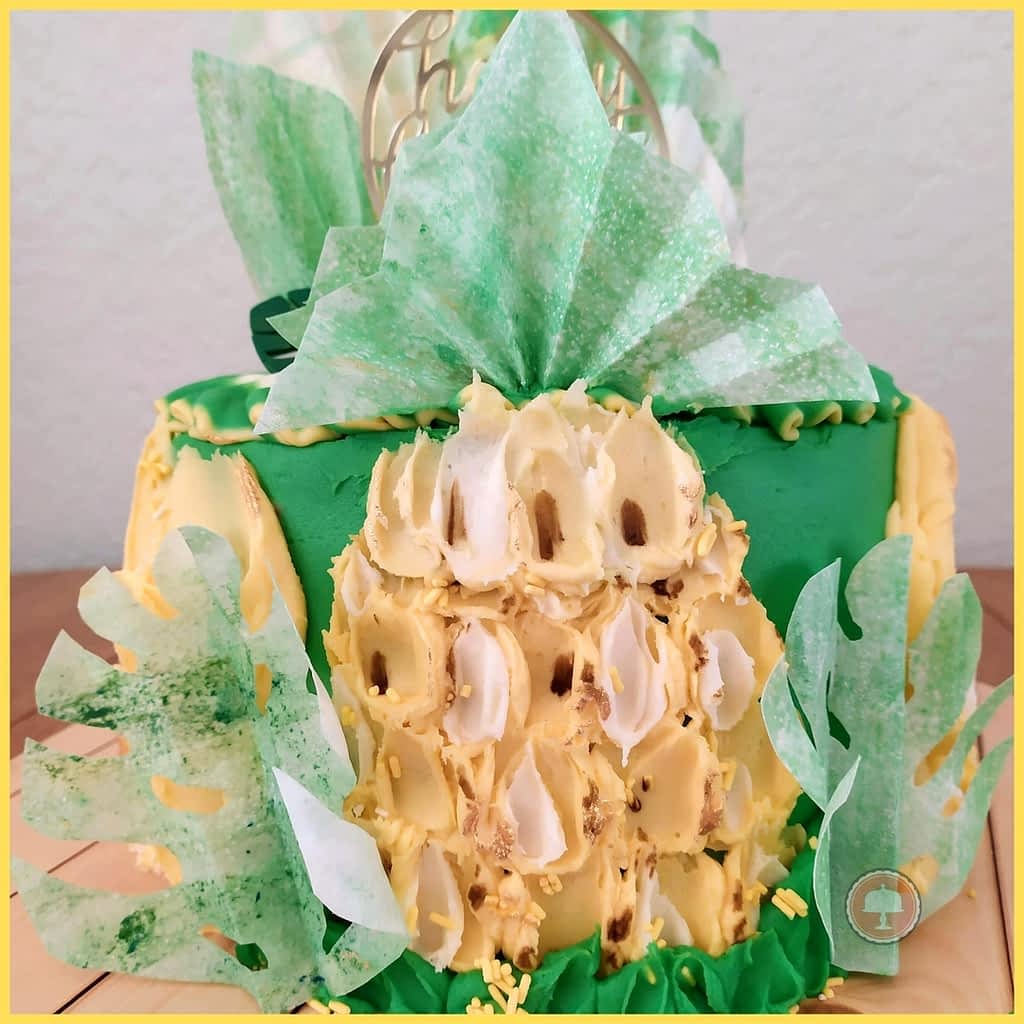 5 Steps to a Surprisingly Simple Festive Pineapple Cake Design - CakeLovesMe - New Cake Designs!, Cake Trends, Piping for Cakes, Special Occasion Cakes - fault line cake design -