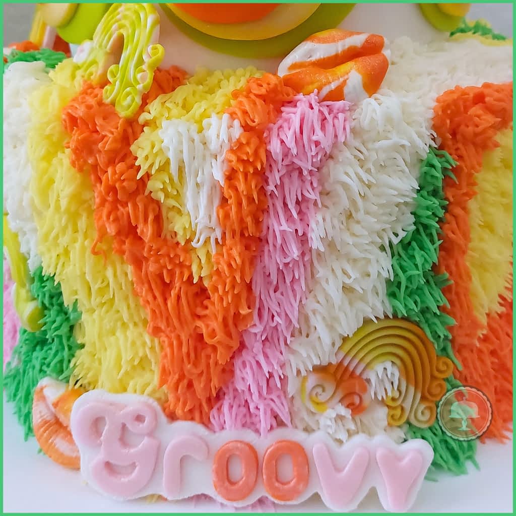Groovy 70s Themed Cake: How To Design - CakeLovesMe - New Cake Designs!, Cake Trends, Piping for Cakes, Special Occasion Cakes - fault line cake design -