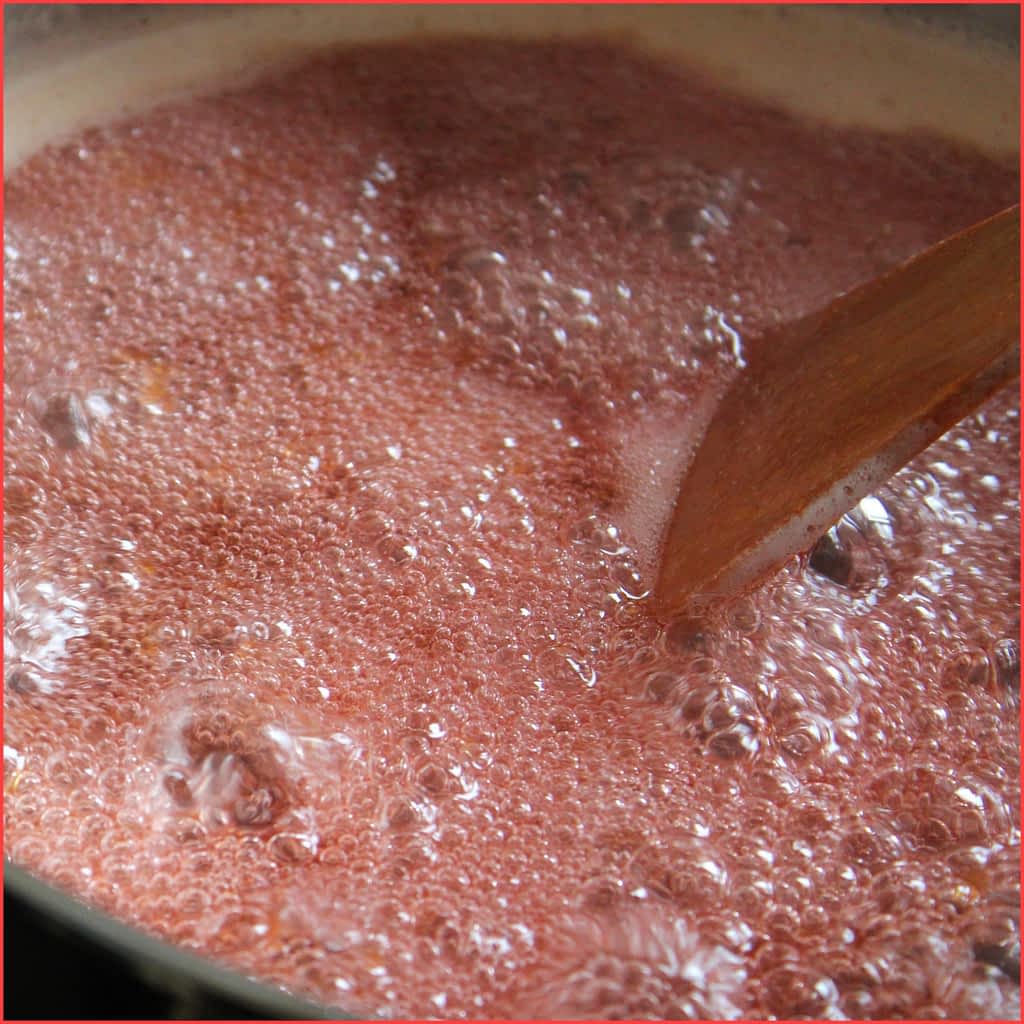 Easy Strawberry Glaze Recipe for Cheesecake - CakeLovesMe - Cake Baking Tips and Tricks - diy cake board - strawberry