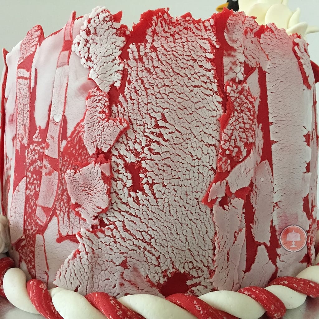 Enchanting Winter Cardinal Cake Design Tutorial - CakeLovesMe - Cake Baking Tips and Tricks - diy cake board -