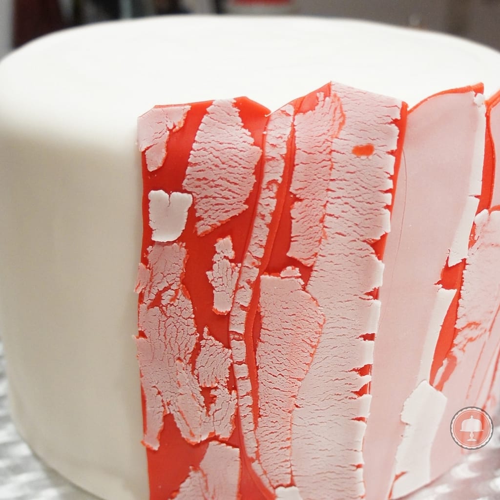 Enchanting Winter Cardinal Cake Design Tutorial - CakeLovesMe - Cake Baking Tips and Tricks - diy cake board -