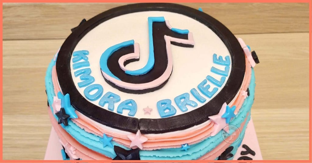 How to make a TikTok Cake Design 2 How to make a TikTok Cake Design - CakeLovesMe - New Cake Designs!, Birthday Cakes, Cake Trends - tiktok cake design -