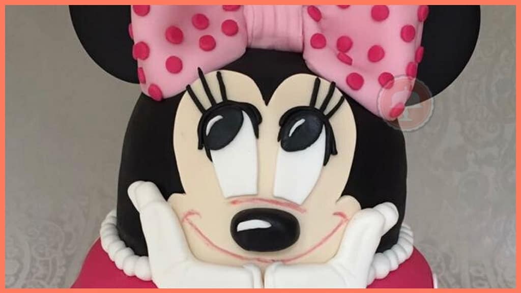 About 9 minnie mouse cake disney strawberry flavor