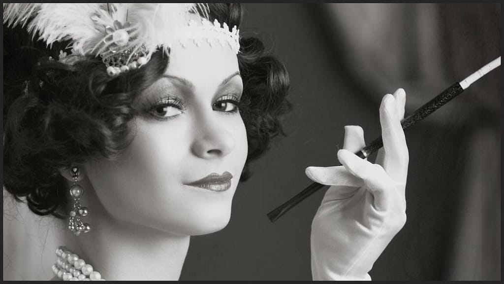 Great Gatsby Cake from Roaring 20's: How To Guide 22 Great Gatsby Cake from Roaring 20's: How To Guide - CakeLovesMe - New Cake Designs!, Birthday Cakes, Cake Trends, Fondant Cakes - great gatsby cake -