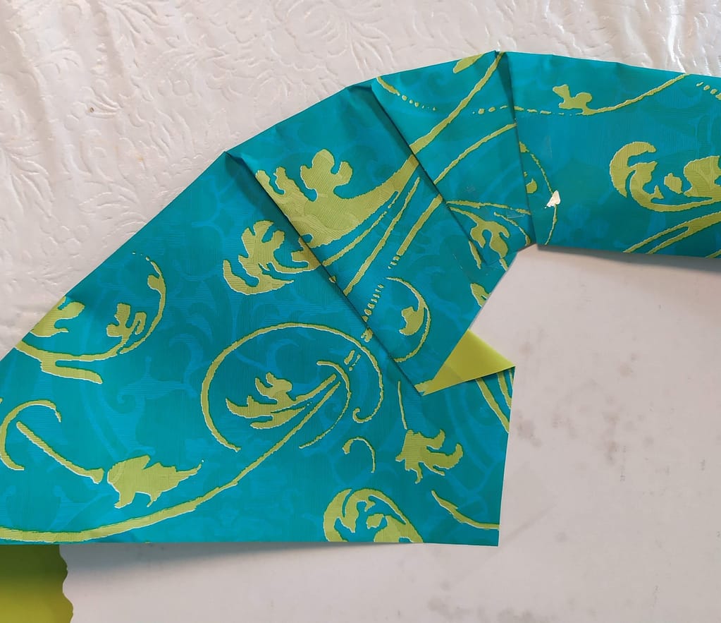 DIY Cake Board - How-To Cover Cake Boards Easily 42 DIY Cake Board - How-To Cover Cake Boards Easily - CakeLovesMe - Cake Baking Tips and Tricks - diy cake board -