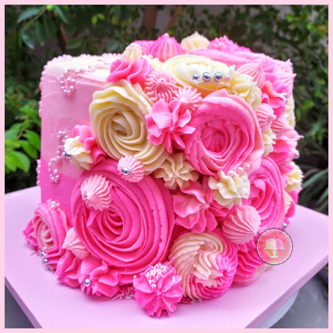 Whip Up Romance: Cake for Valentine's - 20 Easy Decorating Ideas 18 piped rosettes cake for valentine's