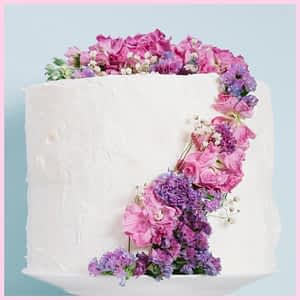 Whip Up Romance: Cake for Valentine's - 20 Easy Decorating Ideas - CakeLovesMe - New Cake Designs!, Cake Trends, Piping for Cakes, Special Occasion Cakes - fault line cake design -