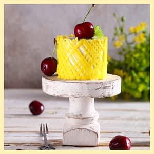 10 Charming Mini Cake Ideas - How To Decorate - CakeLovesMe - Cake Baking Tips and Tricks - diy cake board - Cake Baking Tips and Tricks