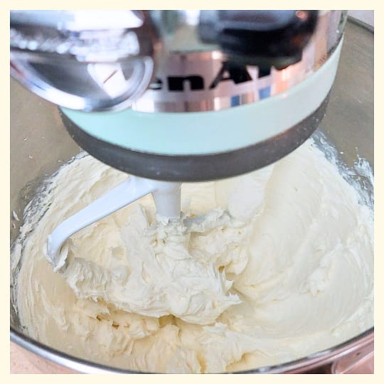 xr:d:DAGBaviDBug:6,j:3437796276125203847,t:24040423 Delicious Mini Carrot Cake Loaves - Recipe - CakeLovesMe - Cake Trends, New Cake Designs!, Piping for Cakes, Recipes - mini carrot cake loaves - cake recipe
