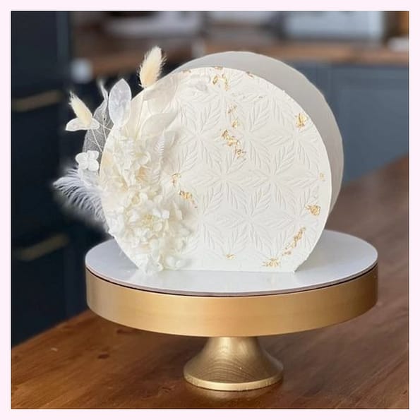 Top-Cake-Trends-of-2024-Instagram-13 11 Top Cake Trends of 2024 - Popular Designs - CakeLovesMe - Cake Trends, Special Occasion Cakes - top cake trends of 2024 -
