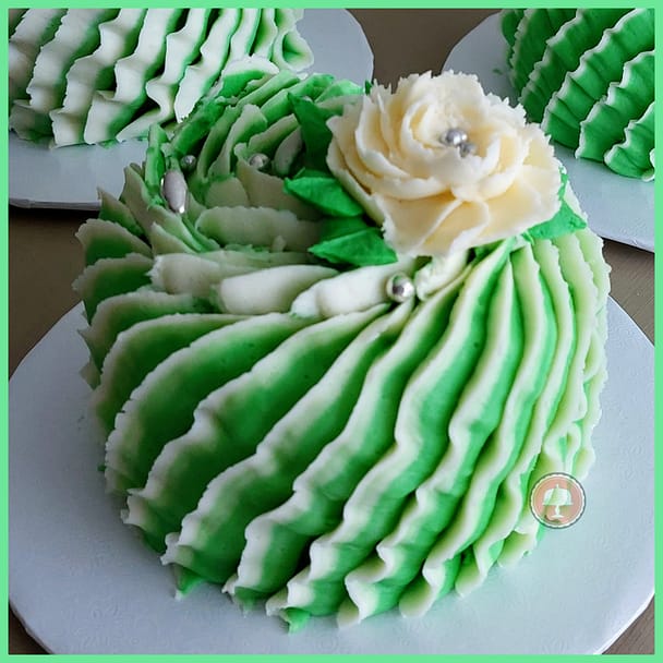 10 Charming Mini Cake Ideas - Instagram 4 miniature cakes