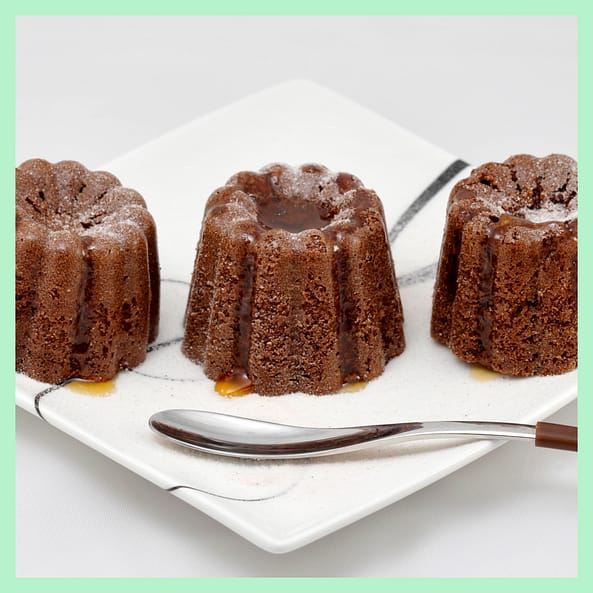 10 Charming Mini Cake Ideas - How To Decorate 28 10 Charming Mini Cake Ideas - How To Decorate - CakeLovesMe - Cake Baking Tips and Tricks, Cake Trends, Special Occasion Cakes - mini cake ideas -