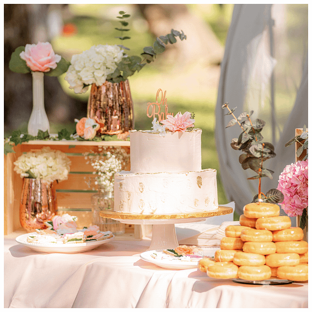 Copy of Ordering a custom cake - Insta 4 10 Things to know before ordering a custom cake - CakeLovesMe - New Cake Designs!, Cake Baking Tips and Tricks, Special Occasion Cakes - 10 things to know before ordering a custom cake -