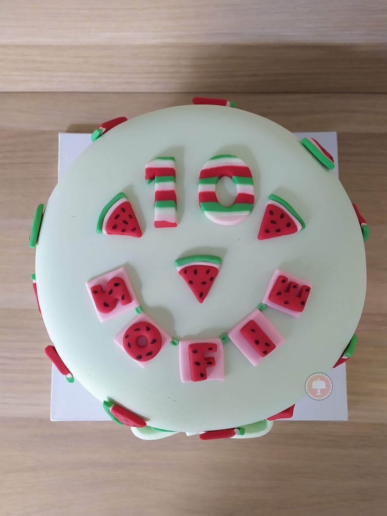 How to make a Watermelon Cake - So adorable! 5 How to make a Watermelon Cake - So adorable! - CakeLovesMe - Birthday Cakes, Fondant Cakes, Recipes - watermelon cake -