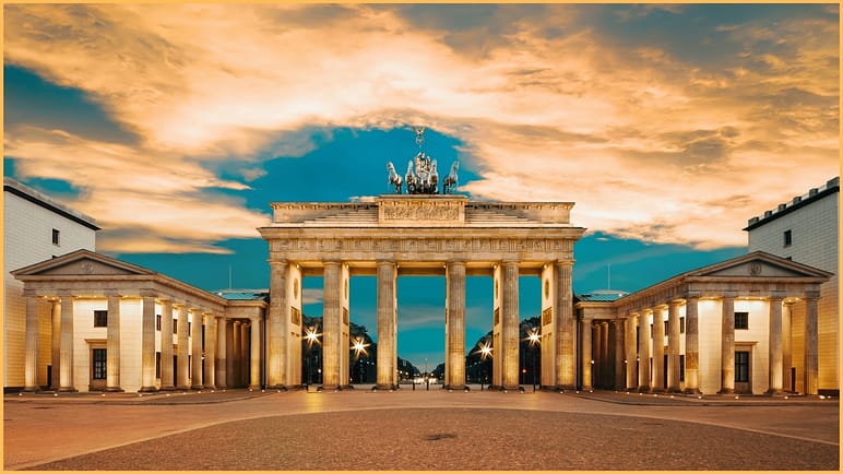 Iconic Graduation Cake - Class of 2016 Brandenburg Gate 8 Iconic Graduation Cake - Class of 2016 Brandenburg Gate - CakeLovesMe - New Cake Designs!, Fondant Cakes, Special Occasion Cakes - graduation cake -