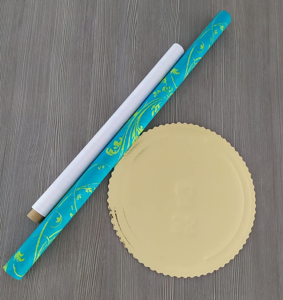 DIY Cake Board - How-To Cover Cake Boards Easily 40 DIY Cake Board - How-To Cover Cake Boards Easily - CakeLovesMe - Cake Baking Tips and Tricks - diy cake board -