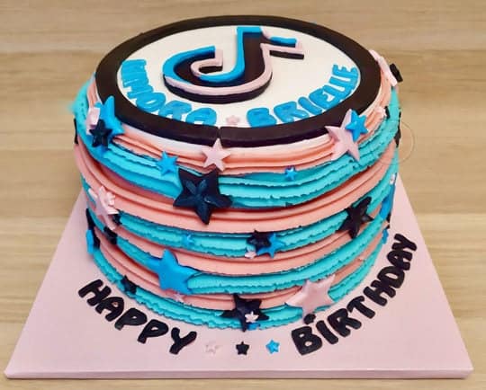 DIY Cake Board - How-To Cover Cake Boards Easily - CakeLovesMe - Cake Baking Tips and Tricks - diy cake board -
