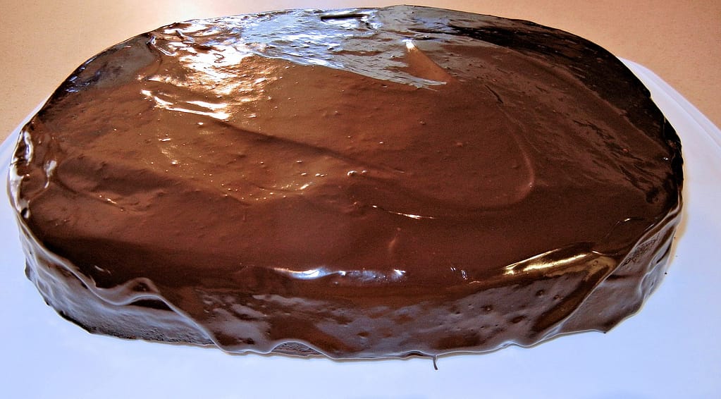 Top 50 Baking & Cake Decorating Struggles - CakeLovesMe - New! - cake decorating struggles -