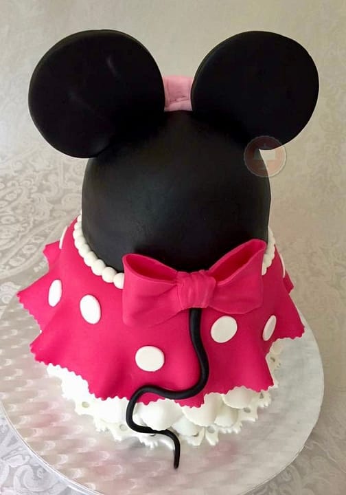 minnie mouse cake with her tail and showing Minnie Ears