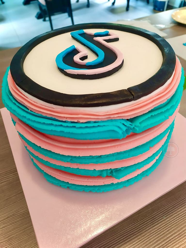 How to make a TikTok Cake Design - CakeLovesMe - New!, Birthday Cakes, Cake Trends - tiktok cake design -