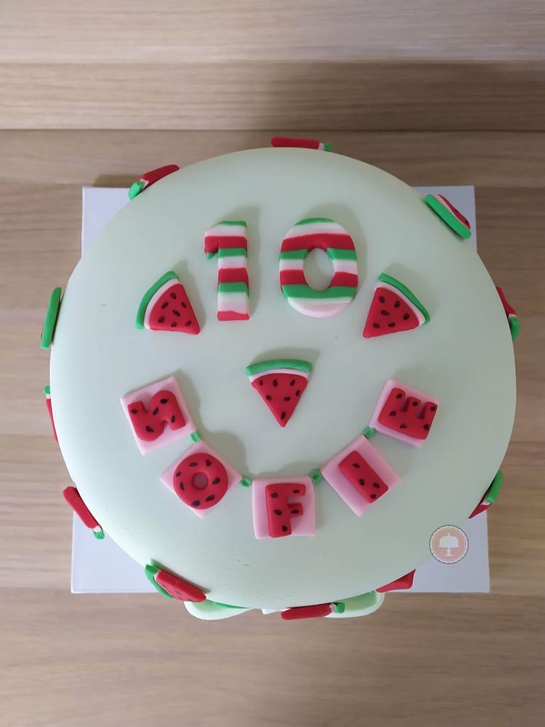 How to make a Watermelon Cake - So adorable! - CakeLovesMe - Birthday Cakes, Fondant Cakes, Recipes - watermelon cake -